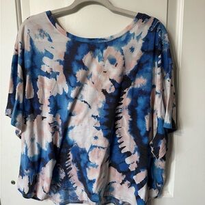 tek gear Blue and Pink Abstract Short Sleeve Scoop Neck Top
